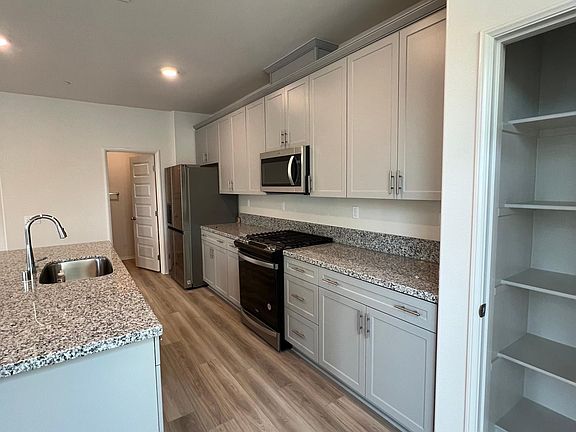 3rd image of 40342 Birchfield Dr
