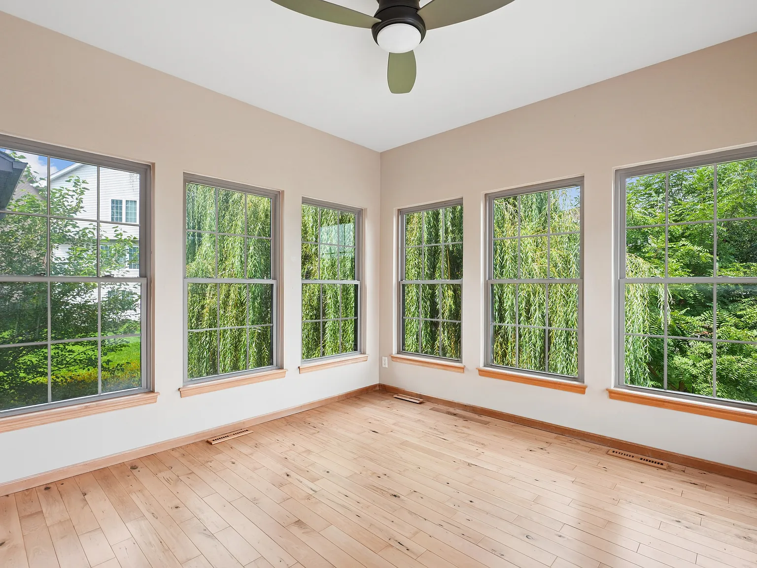 4 bed, 2727 sqft, $2,800 — Photo 4