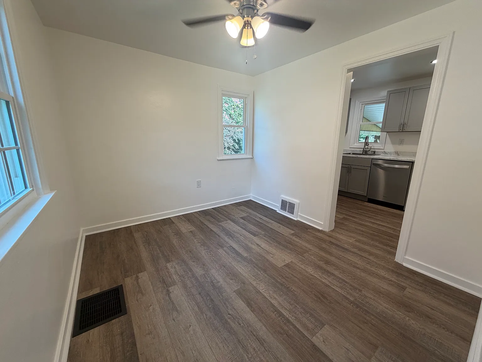 2 bed, 988 sqft, $1,295 — Photo 3