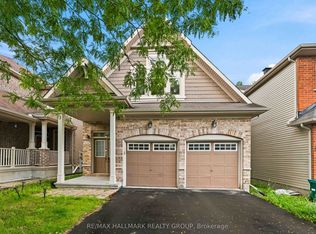 328 Laughlin Cir, Ottawa, ON K2T 0E1