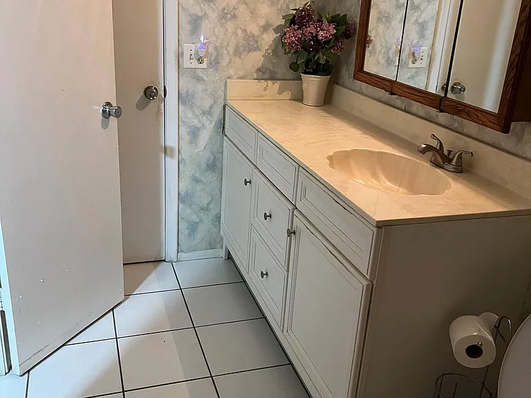 105 Royal Park Dr #1D — Photo 11