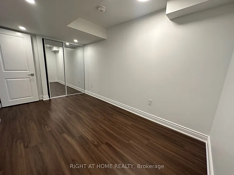 481 Bergamot Ave — Photo 7