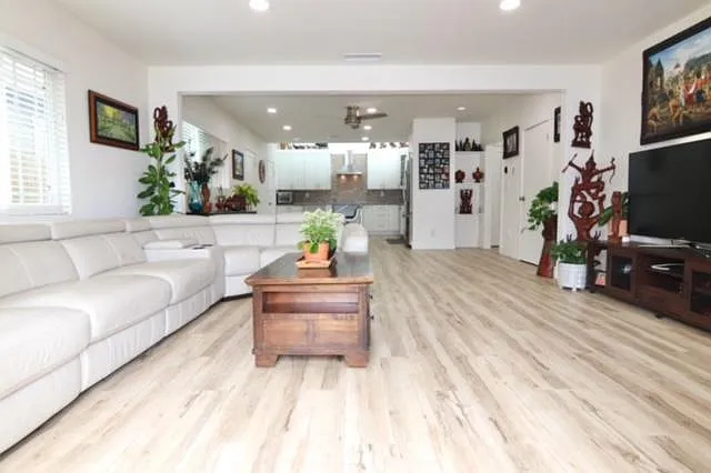 4 bed, 1470 sqft, $4,350 — Photo 2