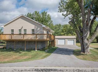 1609 N Shore Dr, Moline, IL 61265