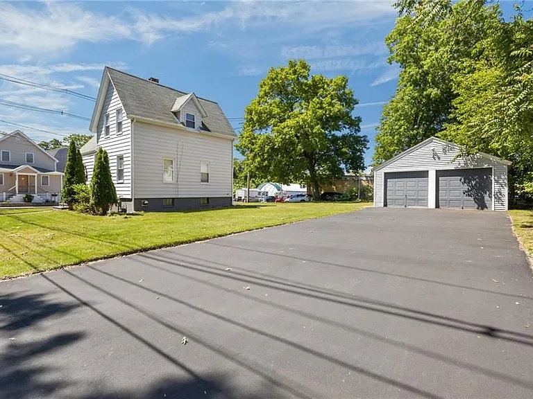 9 Gardner Ave — Photo 38