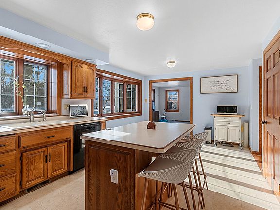 3rd image of 3075 Kingswood Ct