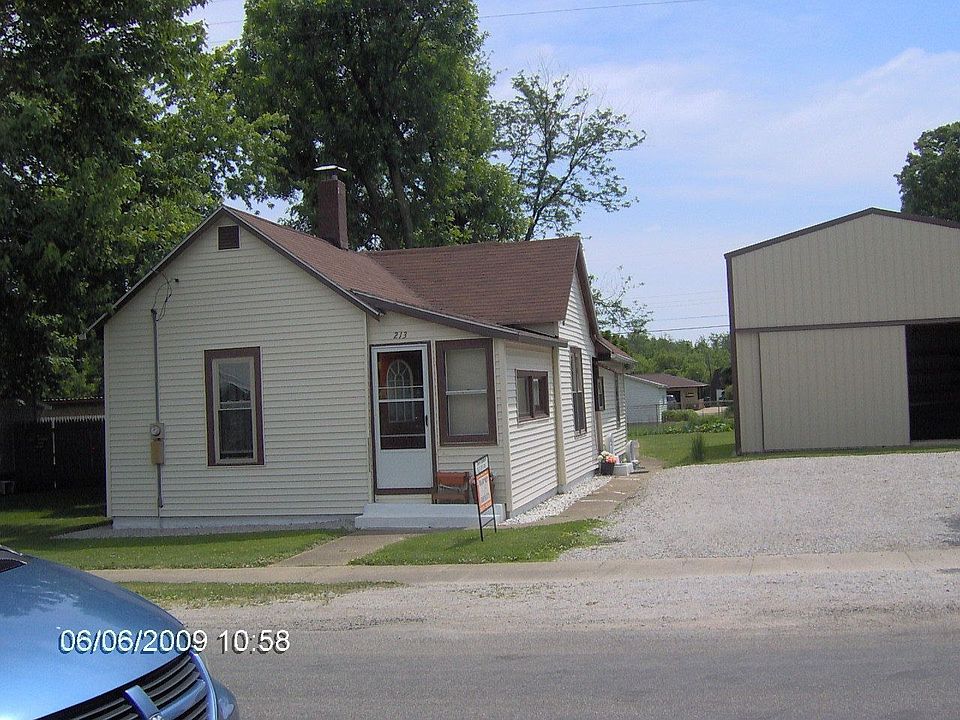 2 bedroom-enclosed front porch