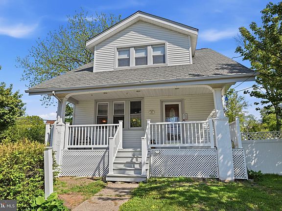 3rd image of 49 Maple Ave