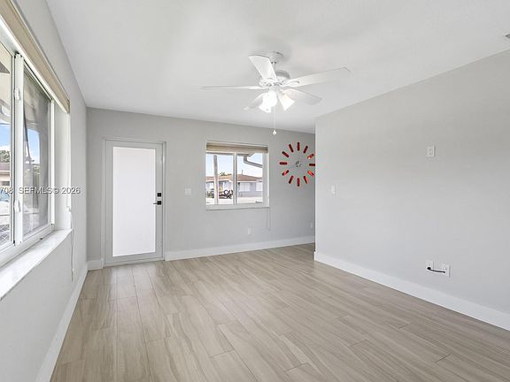 4th image of 3311 SW 90th Ave #1