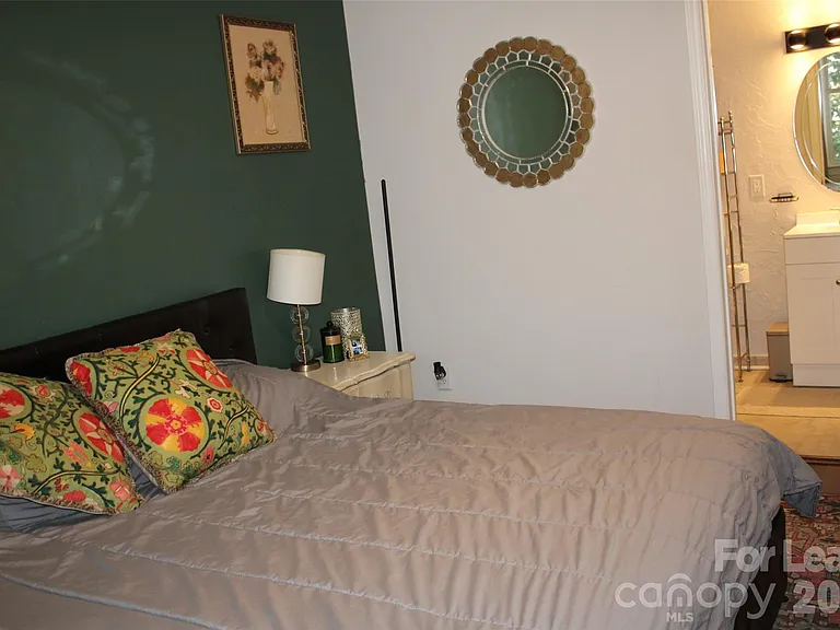 430 Queens Rd — Photo 12