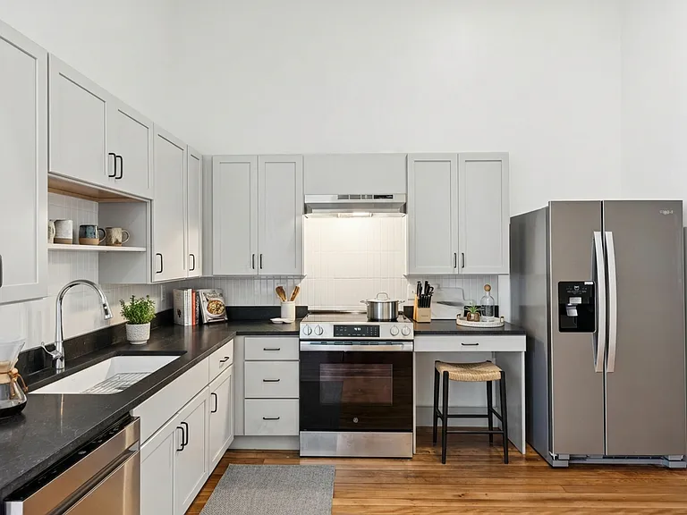 129 Main St — Photo 2