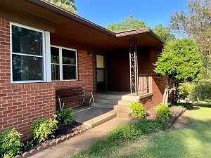 2nd image of 204 W 23rd St