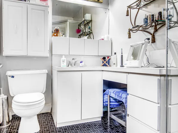 226 Whitman Drive image 10 of 20