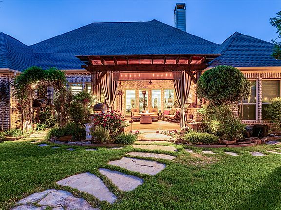 4th image of 4020 Chimney Rock Dr