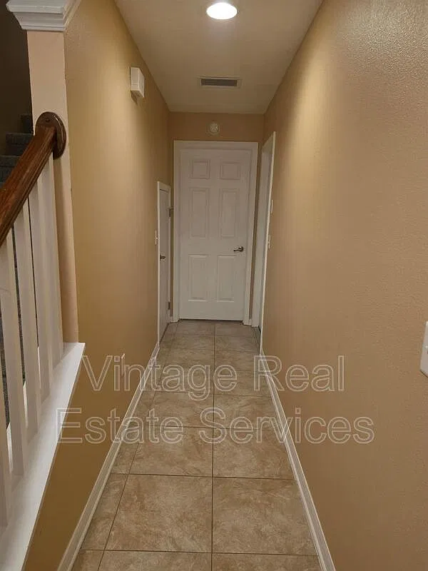 3 bed, 3.5 bath, 1917 sqft, $1,995 — Photo 2