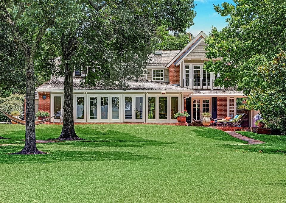 1st image of 311 Lakeshore Dr