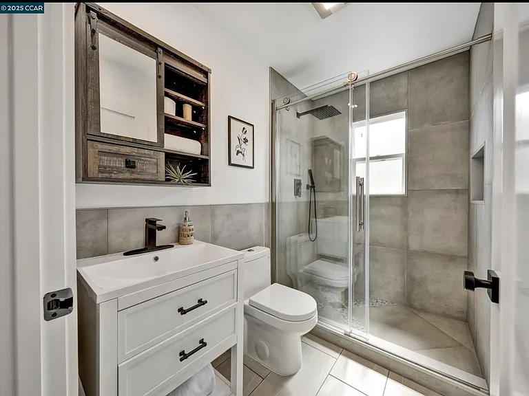 712 Banks Dr — Photo 4