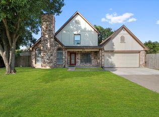 6015 Maple Leaf Dr, Arlington, TX 76017