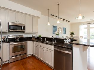 670 Town Center Dr Unit 320, Newport News, VA 23606