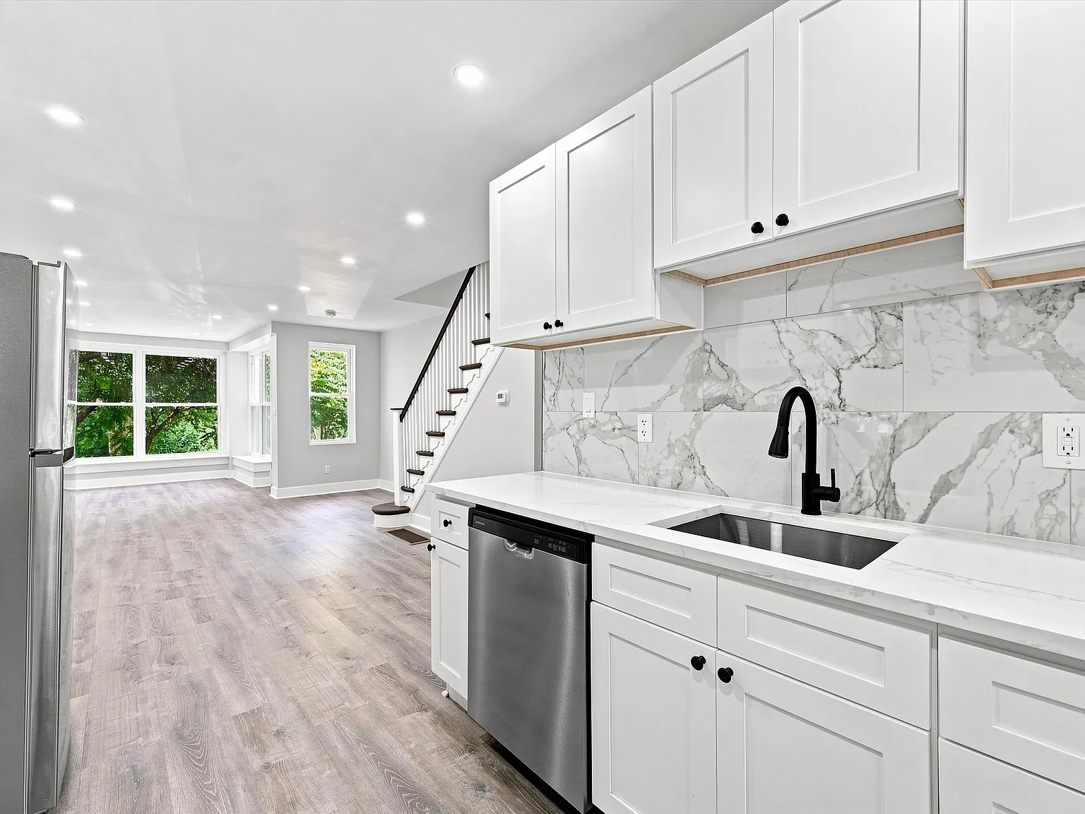3 bed, 1140 sqft, $2,400 — Photo 2