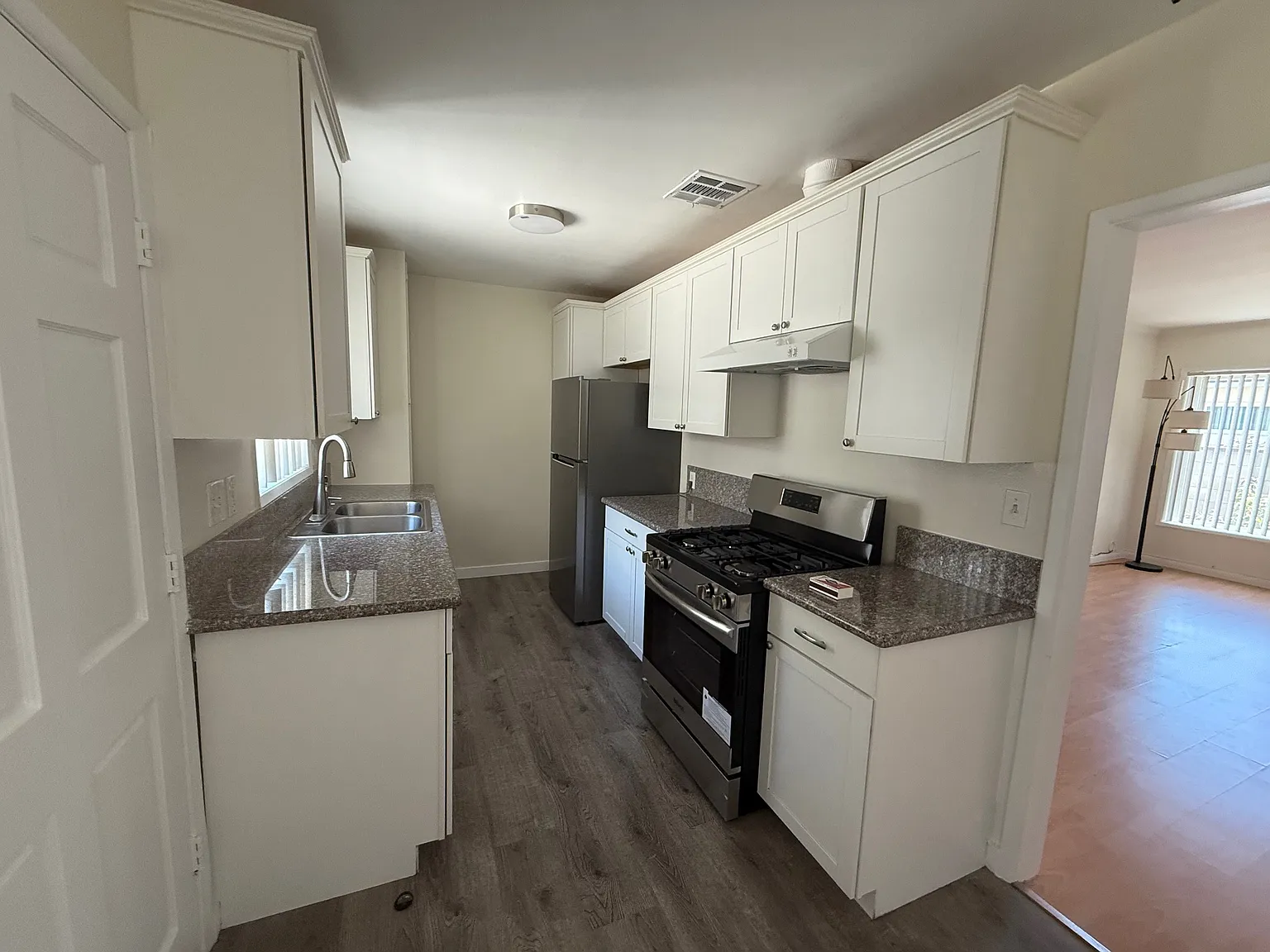 1 bed, 640 sqft, $2,200 — Photo 4