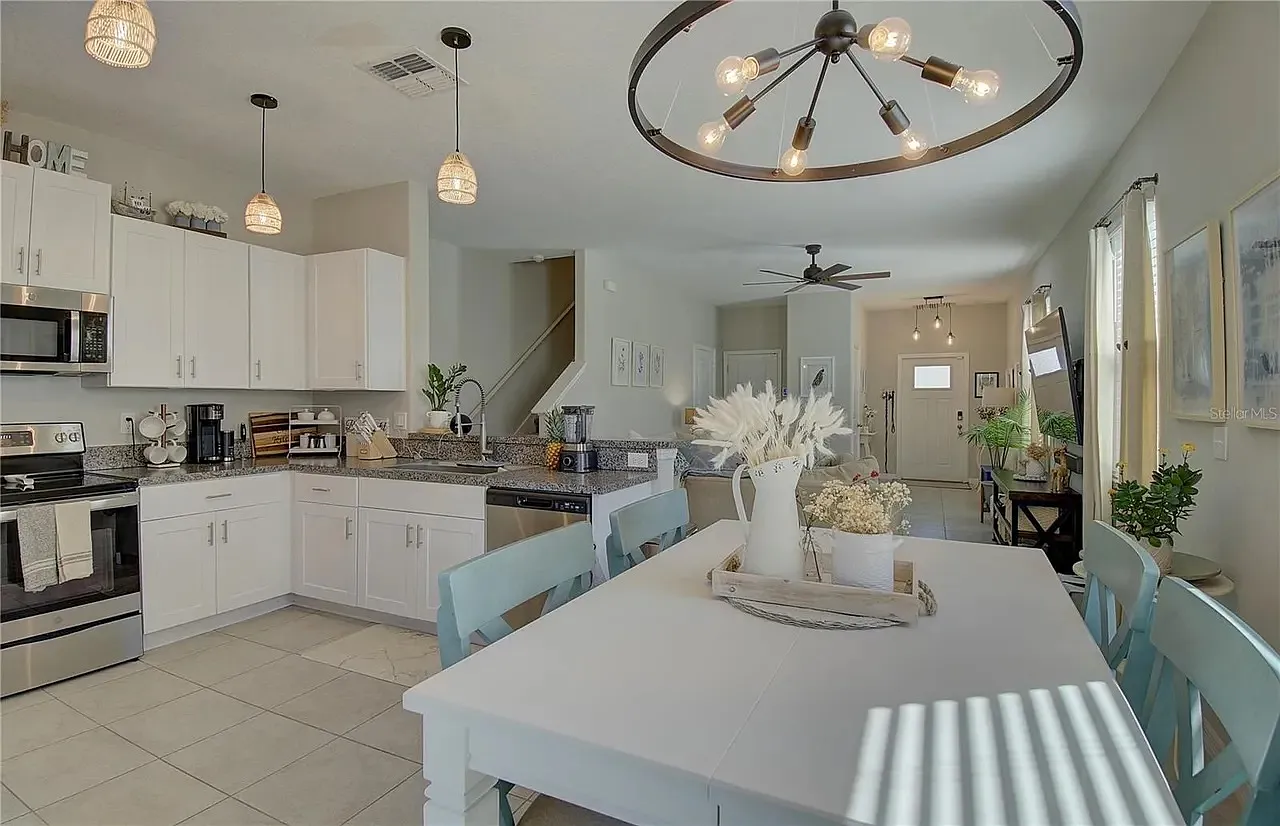 2 bed, 1541 sqft, $2,200 — Photo 3