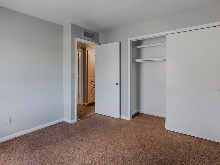 Tippecanoe Drive Apartments — Photo 28