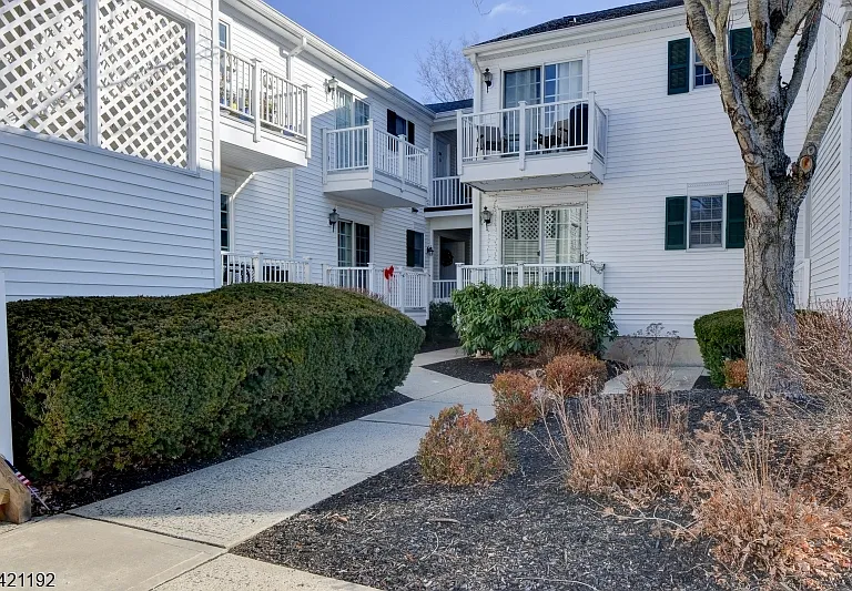 220 Alexandria Way — Photo 2