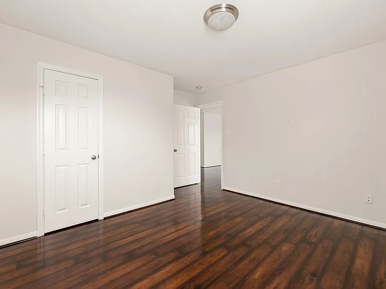 21426 Venture Park Dr — Photo 32