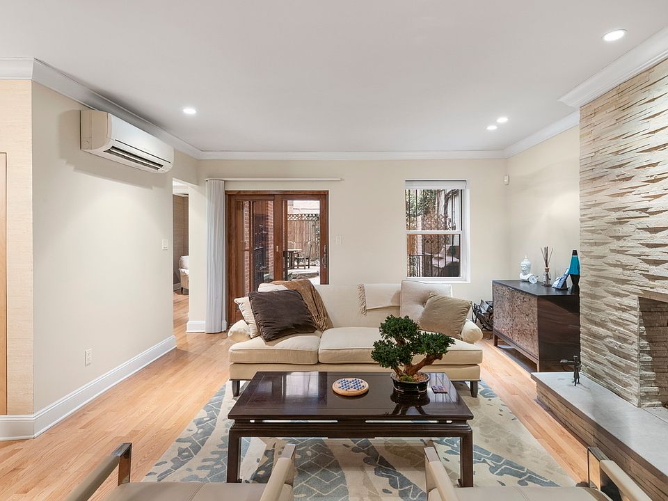1st image of 16 W 74th St #1/2
