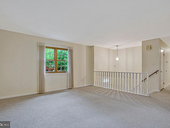 4th image of 607 Ridge Dr
