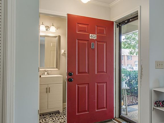 5th image of 402 Westfield Dr
