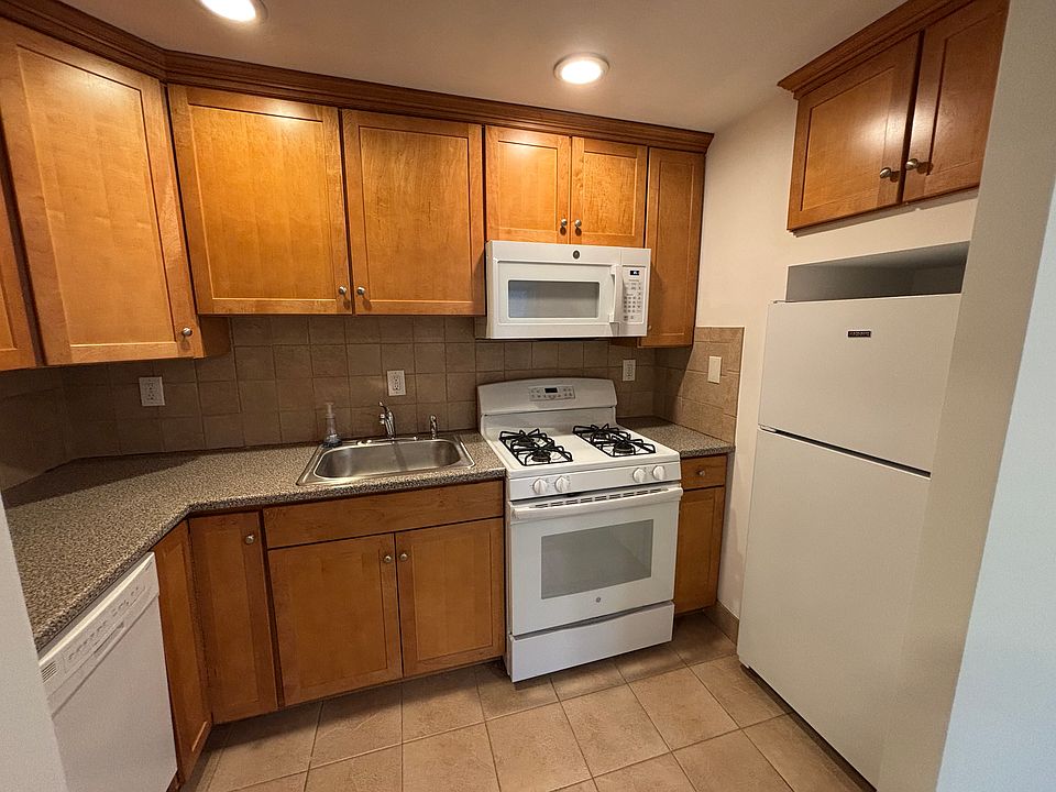 1st image of 39 Kingstown Way APT 5