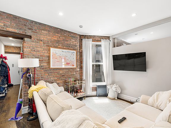 2nd image of 92 2nd Ave APT 13