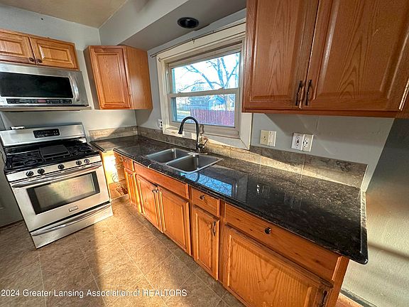 5th image of 2104 Beal Ave