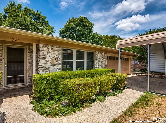 4th image of 1321 Hillcrest Dr