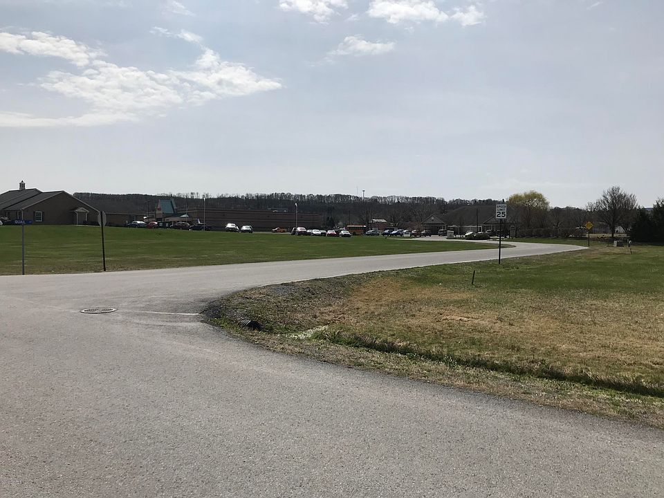 2nd image of 6 E Meadow Green Dr