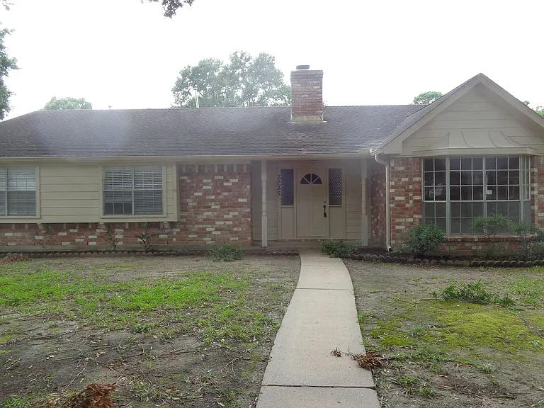 2735 Manila Ln — Photo 2