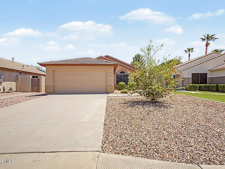 8151 W Tonto Ln — Photo 2