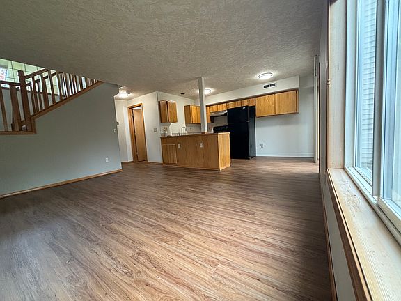 4th image of 4190 SE Oak St