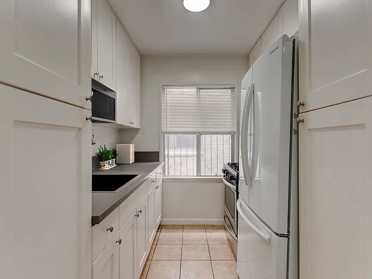 1164 S Norton Ave #13 — Photo 5