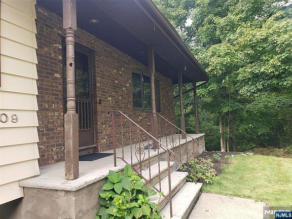 2nd image of 209 Macopin Rd