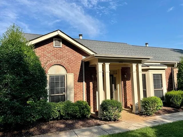 3 bed, 2049 sqft, $2,799 — Photo 1