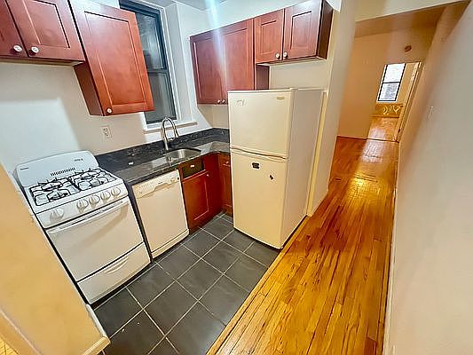 3rd image of 214 W 82nd St APT 1B