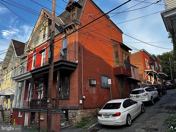 2nd image of 729 W Norwegian St