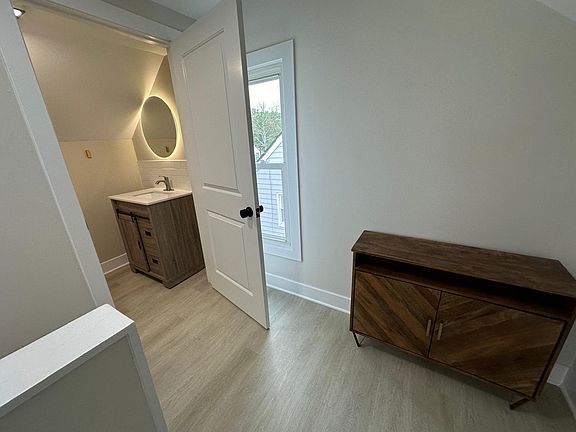 3rd image of 1713 Mildred Ave #3