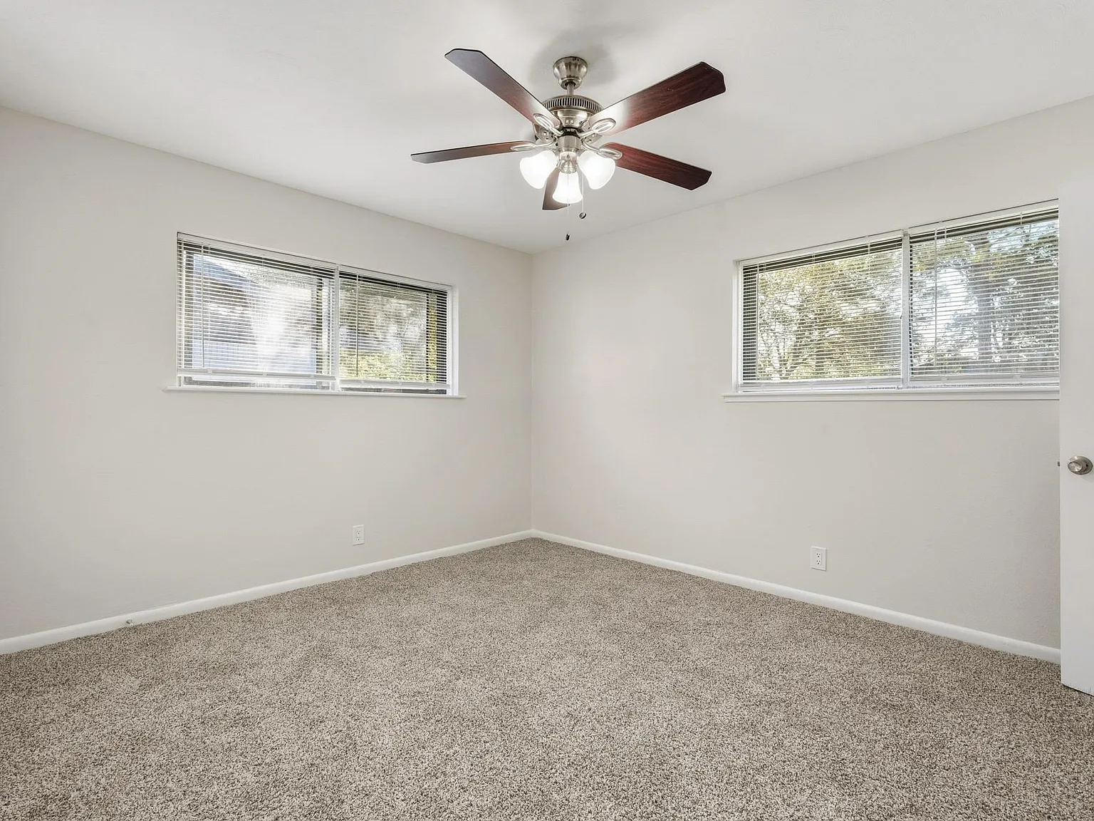 4 bed, 2.0 bath, 1754 sqft, $1,850 — Photo 4