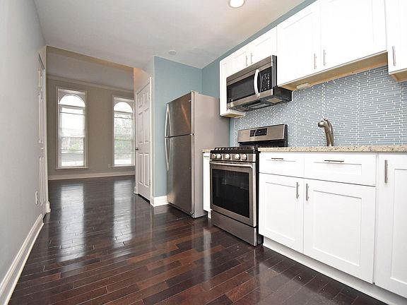 5th image of 139 E North Ave #1