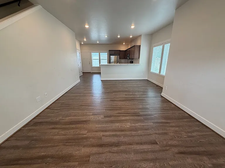 915 N Western Ave — Photo 9