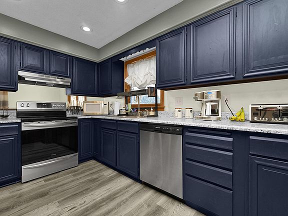 5th image of 150 Swainford Dr
